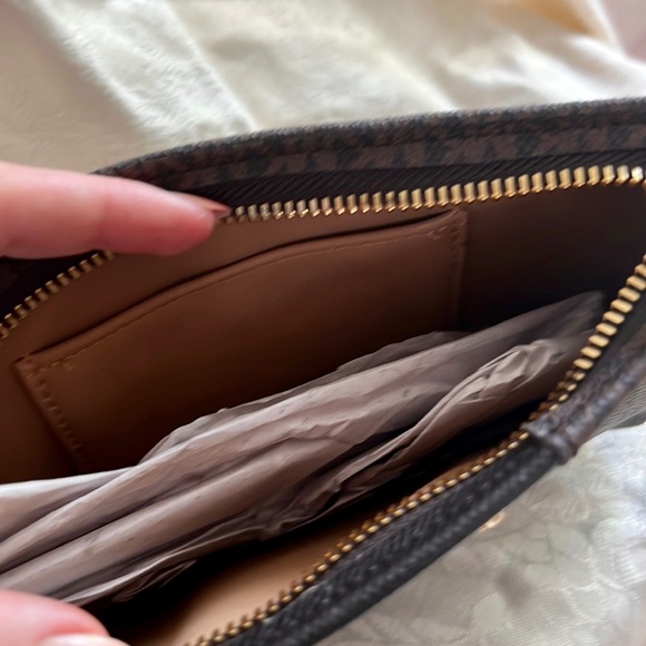 ♥️ BRAND NEW! Micheal Kors Belt Bag - Picture 7 of 11